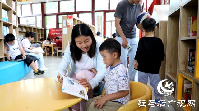 驻马店：城市书屋成了市民学习好去处