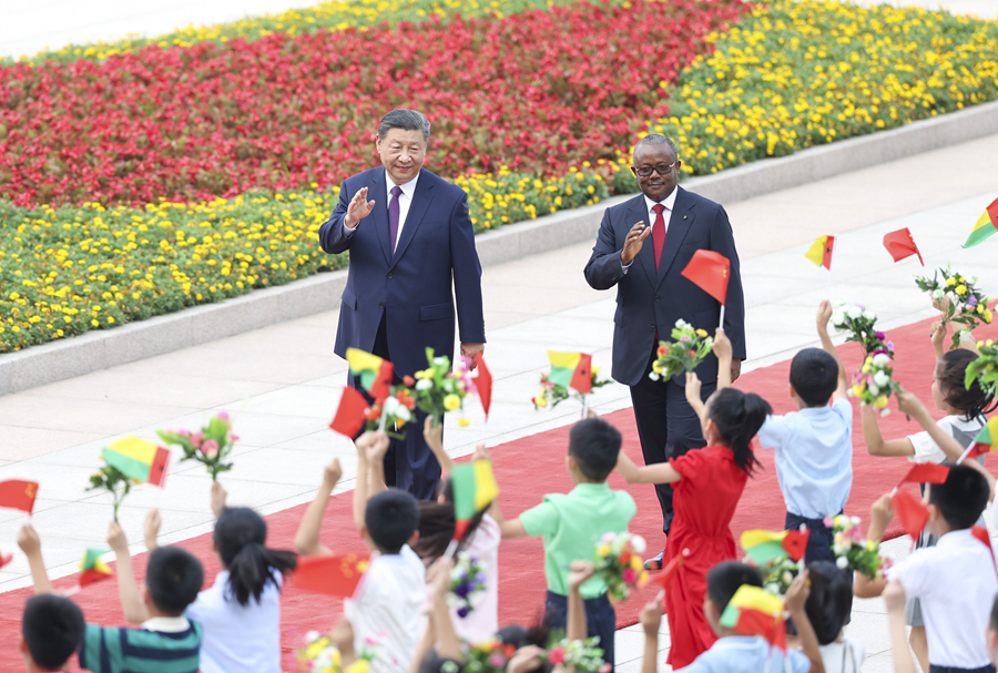 习近平同几内亚比绍总统恩巴洛会谈