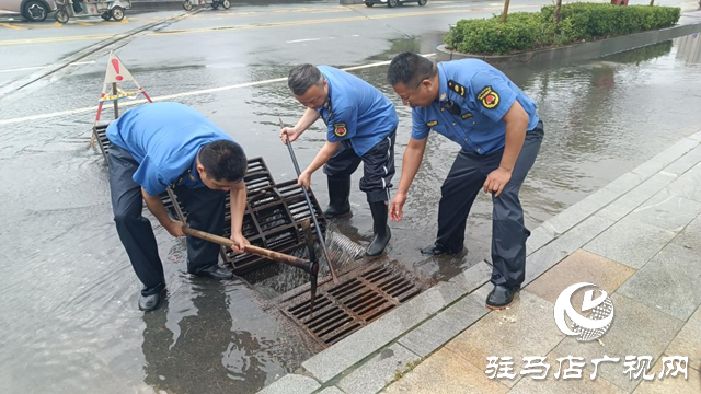 驻马店市政部门：积极应对持续降雨 确保市区排水畅通