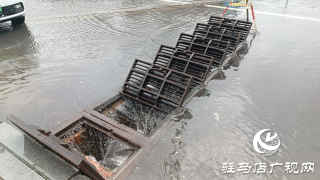 驻马店市政部门：积极应对持续降雨 确保市区排水畅通