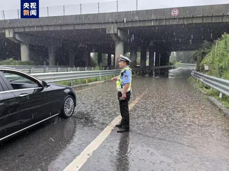 受降雨影响 河南驻马店等地部分高速路段禁止一切车辆上站