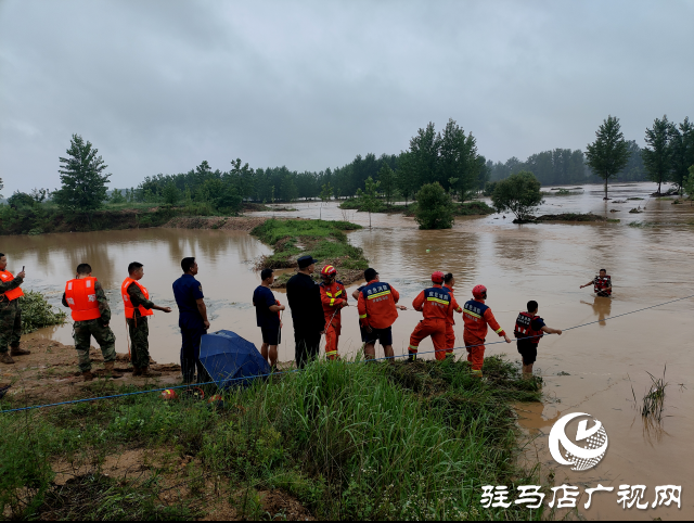 【防汛一线】确山县石滚河镇：防汛一线党旗红  守土尽责显担当