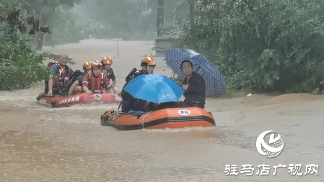 遭遇强降雨 泌阳消防成功转移被困群众