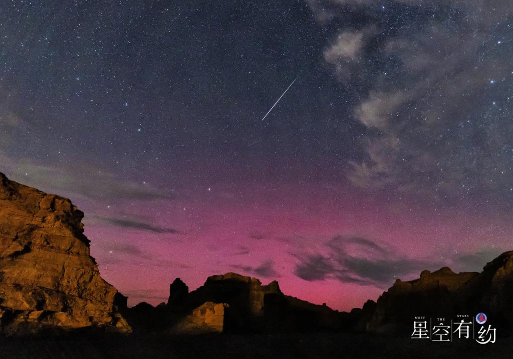 美翻了！当极光“邂逅”流星雨