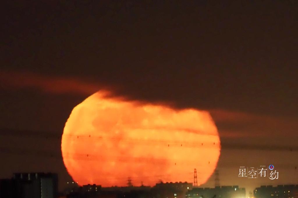 今年首个“超级月亮”20日凌晨现身夜空