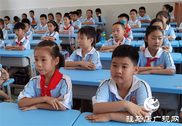 驻马店实验小学：思政第一课 点燃爱国情