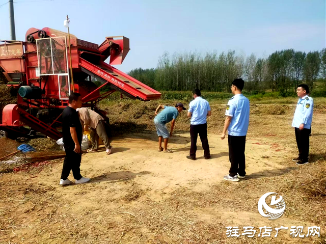 确山县瓦岗镇：清理秸秆粉尘 营造整洁生活环境