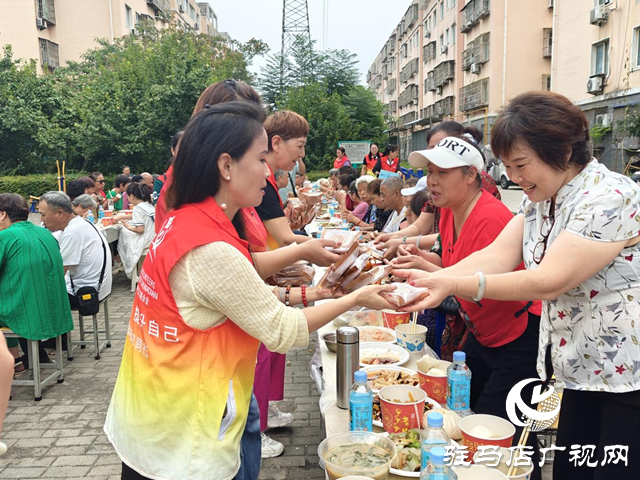 驻马店：邻里百家宴 中秋话团圆