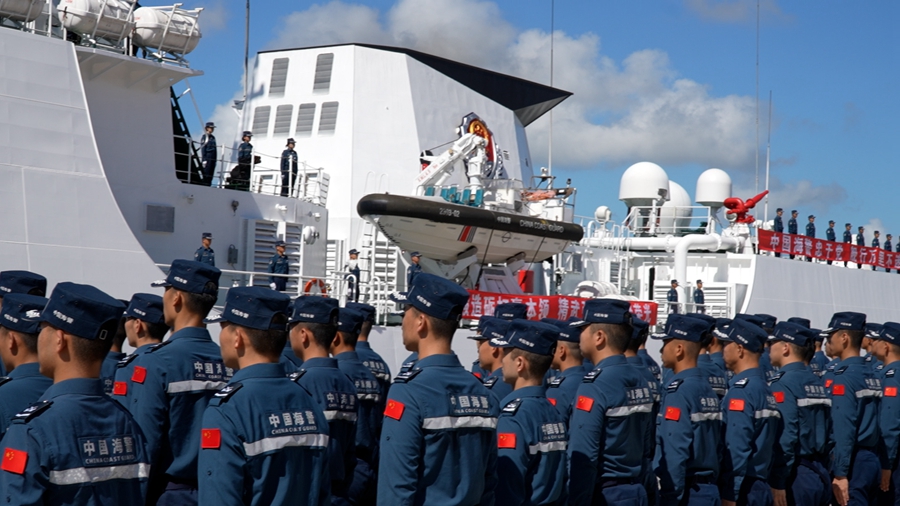 中国海警舰艇编队起航赴俄罗斯执行中俄海警联演联巡任务