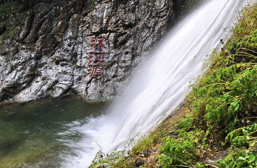 绿水青山踏歌行丨汉江源头“活水”绕青山