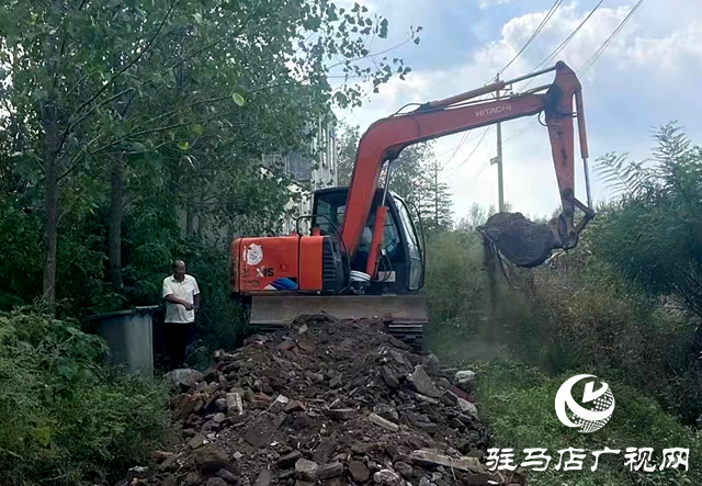 新蔡县佛阁寺镇：修缮田间道路 护航“三秋”生产