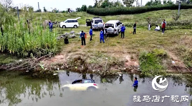 遂平县：水上救援队迅速出动 成功打捞落水车辆