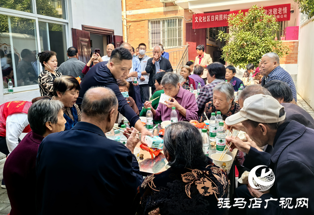 驿城区西园街道：爱在重阳节 情暖老人心