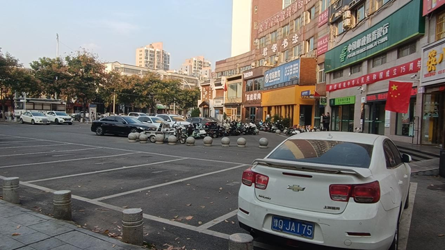 驻马店金色置地广场停车收费惹争议