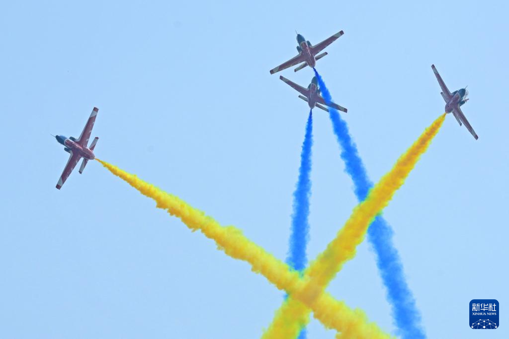 空军36型武器装备在中国航展成体系亮相 展现人民空军转型跨越新成就