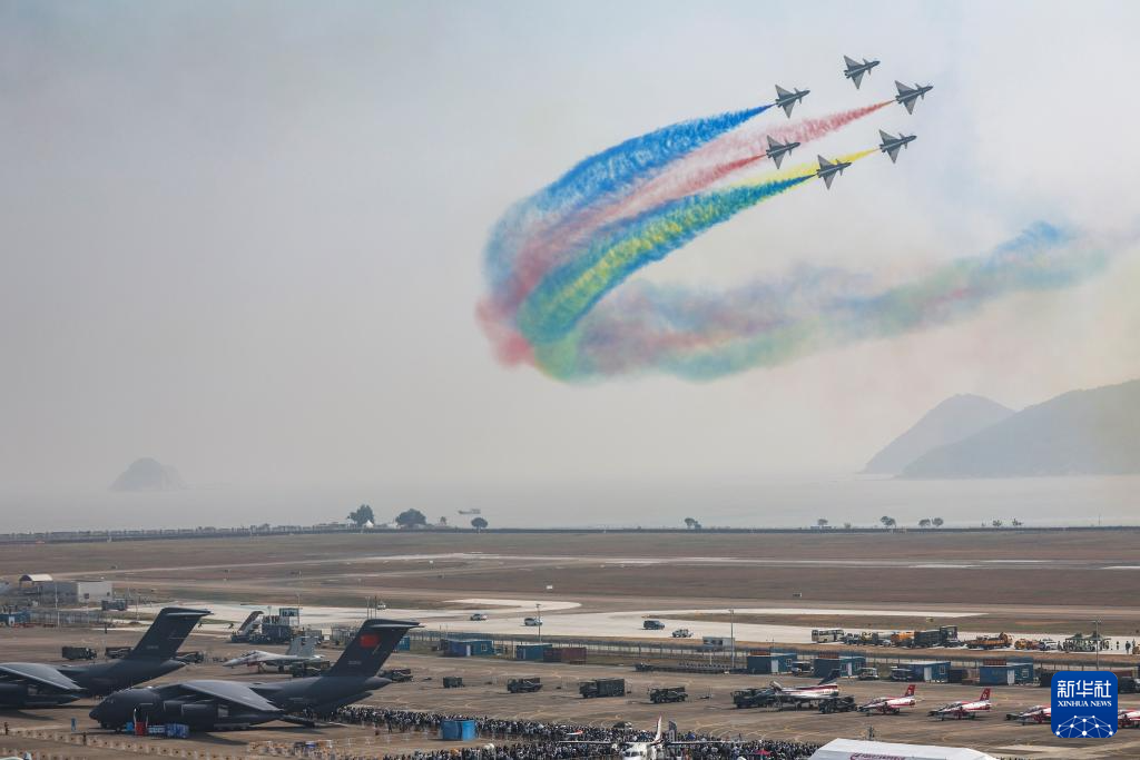 空军36型武器装备在中国航展成体系亮相 展现人民空军转型跨越新成就