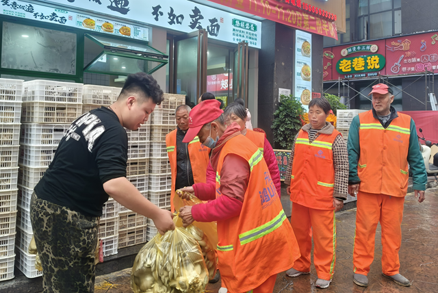 刘一徵：助力残疾人 温暖环卫工