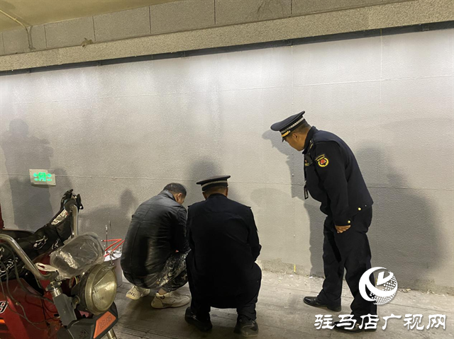 地下通道墙壁遭涂鸦：需要的是珍惜 不是“手欠”