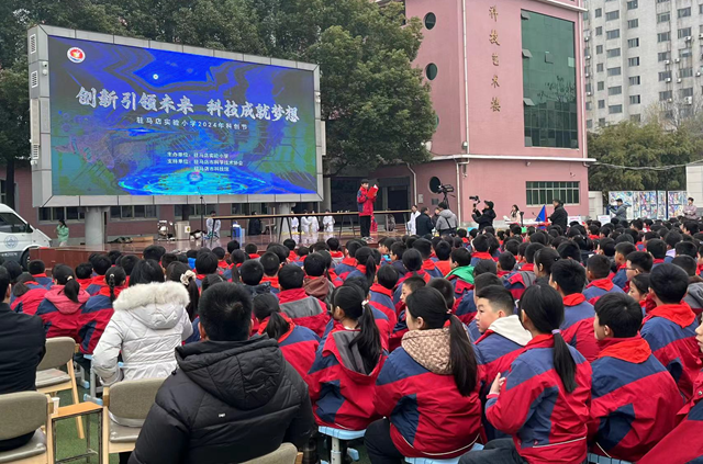 驻马店实验小学：举行校园科创节 培养孩子实践能力