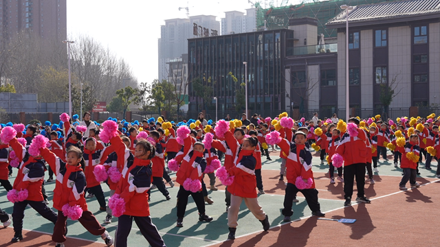 驻马店市第二初级中学小学部：花球舞动展风采 五育融合促成长