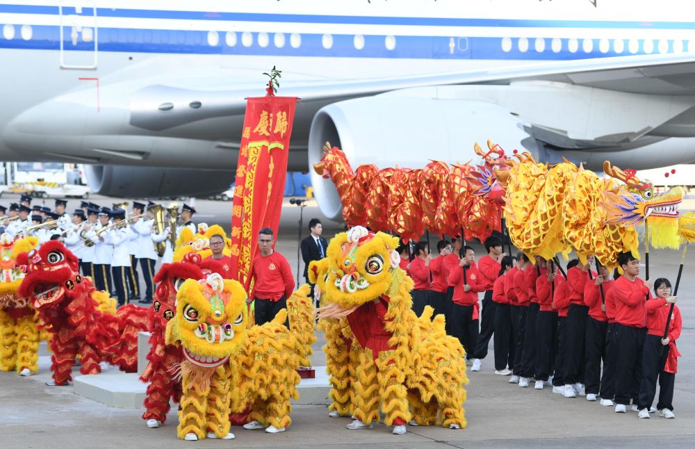 高清大图丨习近平抵达澳门受到热烈欢迎