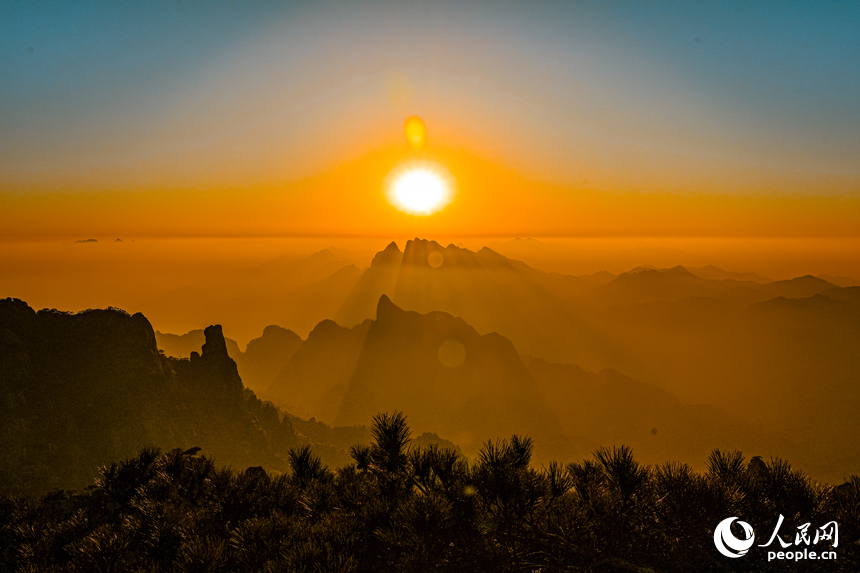 上饶三清山：日落盛景 引人入胜