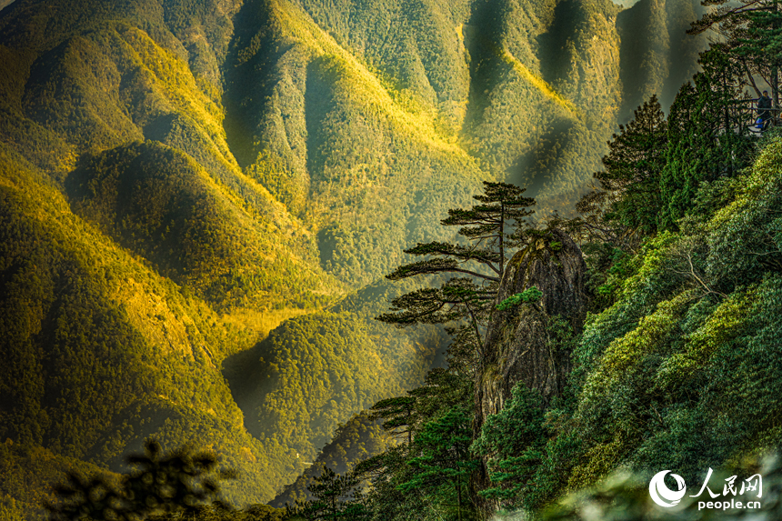 上饶三清山：日落盛景 引人入胜