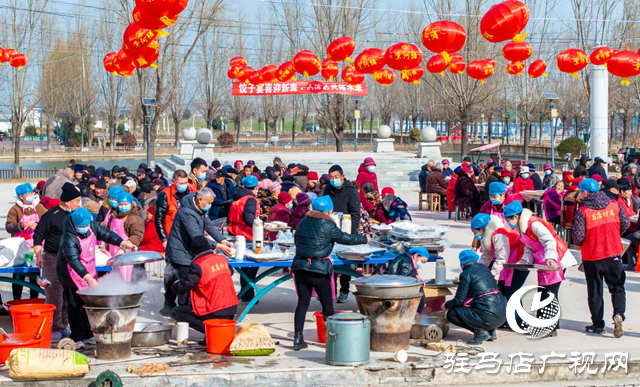 西平县嫘祖镇：千人饺子宴 欢乐迎新年