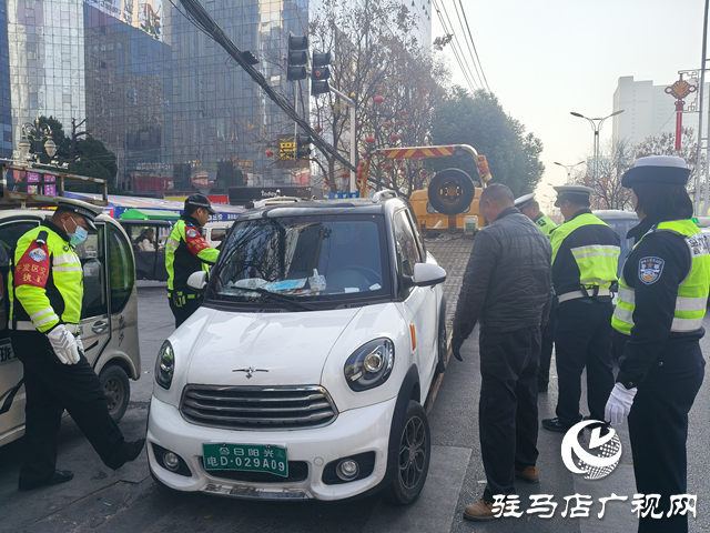 新年伊始 驻马店交警坚守岗位保畅通