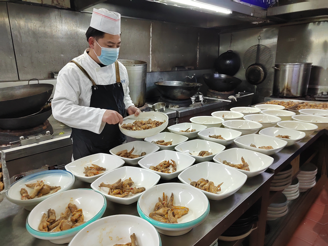 驻马店：年夜饭预订火热 激发餐饮消费潜能