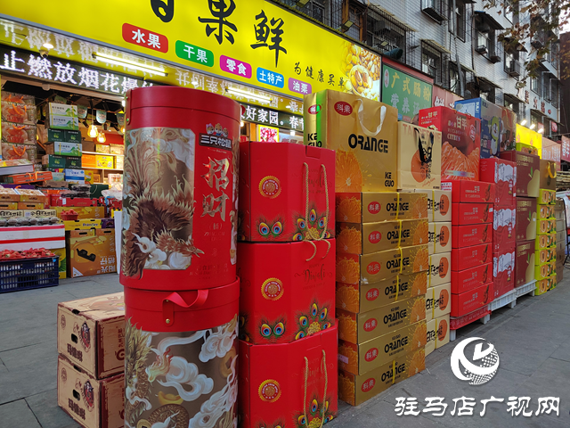 驻马店：年味儿渐浓 礼盒类商品热销