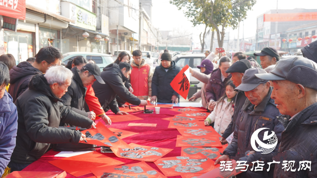 新蔡县河坞乡：民俗展演添喜气 义写春联送祝福