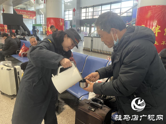 “春节我在岗”——铁路客运值班员张燕华