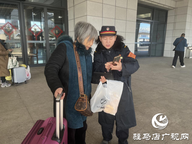 “春节我在岗”——铁路客运值班员张燕华