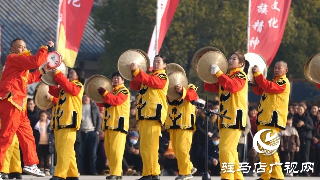 西平县举行大铜器展演暨“移风易俗·春风送岗”活动