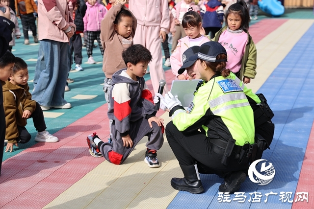 交警萌娃童行学安全！全国安全教育日护航幼儿成长