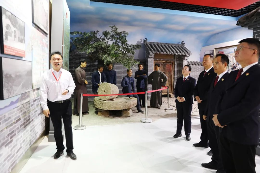 驿城区检察院组织干警到焦竹园革命纪念旧址开展“我们的节日·清明”主题活动