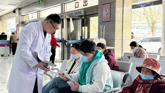 点亮星空 与爱同行——发育行为儿科开展“世界孤独症日”义诊活动