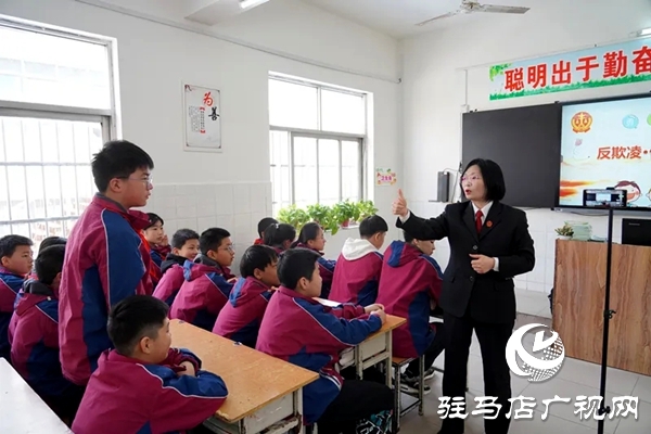  平舆县人民法院“现场+直播”这次法治课很有“料”
