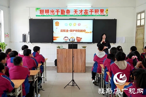  平舆县人民法院“现场+直播”这次法治课很有“料”