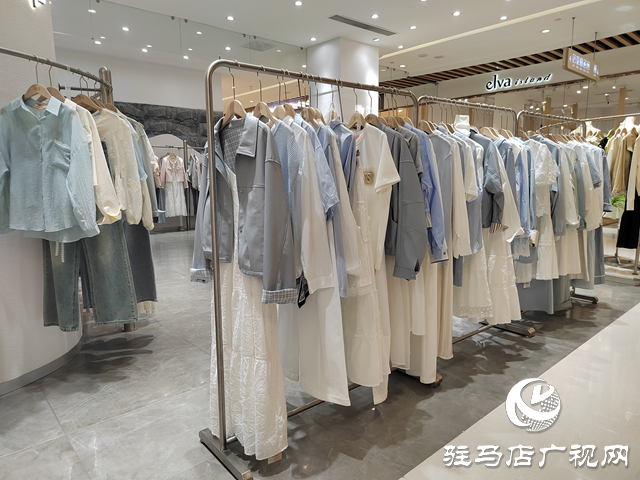 驻马店：气温攀升催热清凉经济 夏装抢“鲜”上市掀消费热潮