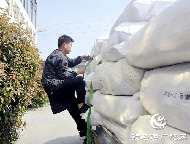 新蔡县贝蒂针织：小袜子织出大产业 带动1500人家门口就业