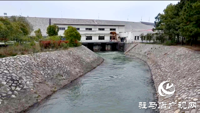 驿城区板桥水库开闸放水 助力农田灌溉
