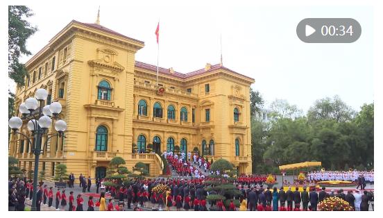 新华社快讯：中共中央总书记、国家主席习近平出席越共中央总书记苏林举行的欢迎仪式