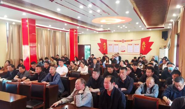 驻马店市城乡一体化示范区刘阁街道办事处开展传承红色基因专题报告会