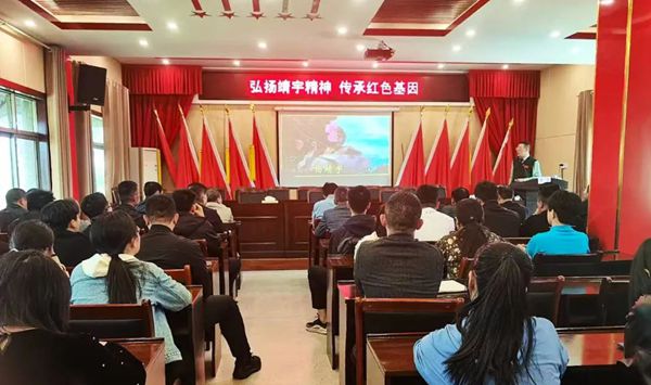 驻马店市城乡一体化示范区刘阁街道办事处开展传承红色基因专题报告会