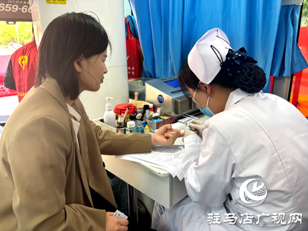 平舆县教育局组织开展无偿献血活动   